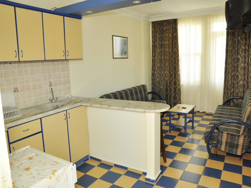Aparthotel Almera Apart 5*