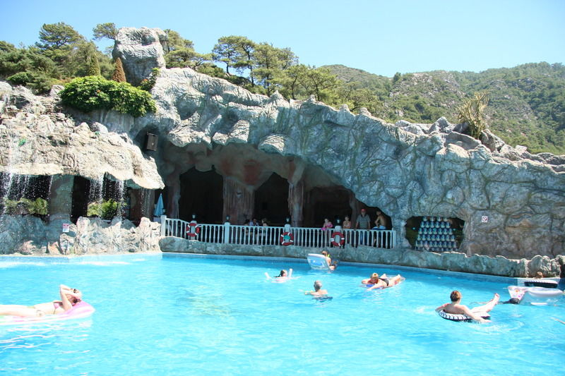 Grand Aquarium