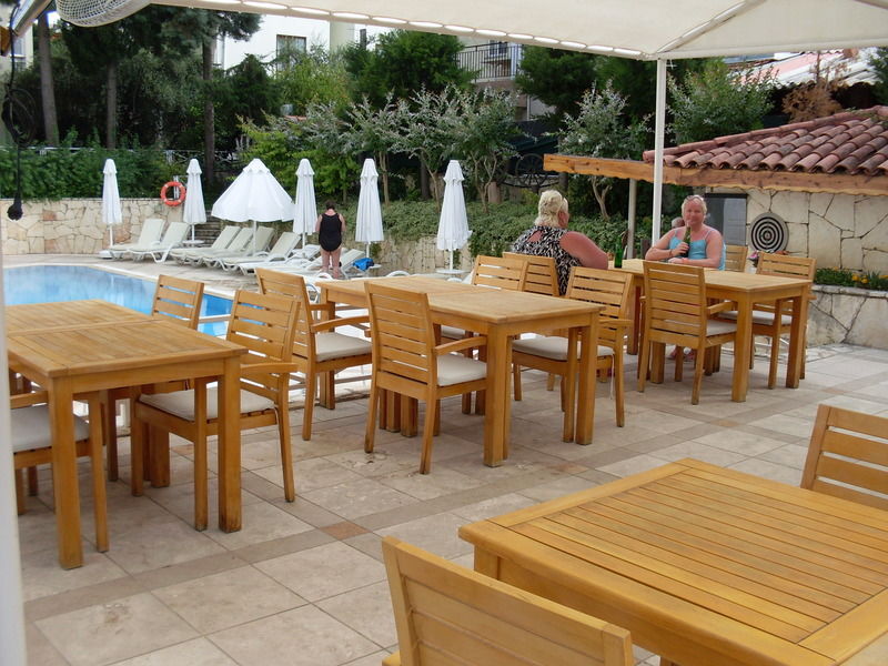 Hotel Adora 3*