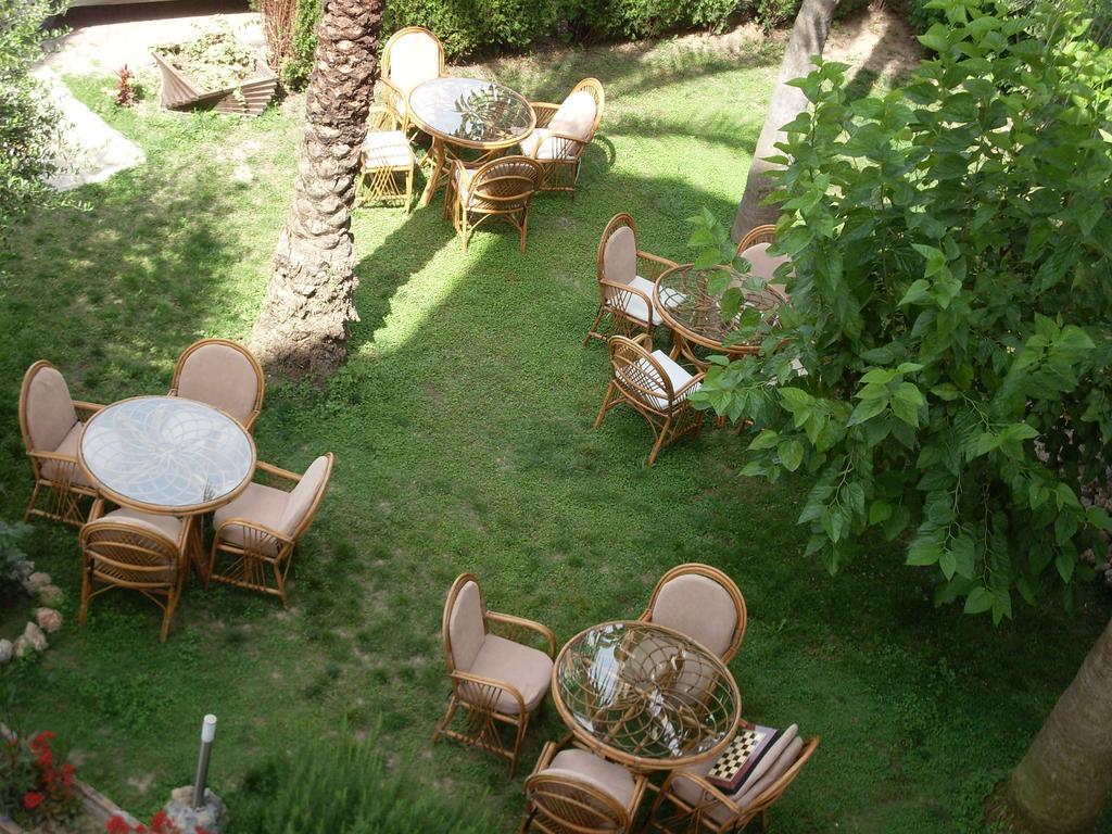 Hotel Adora