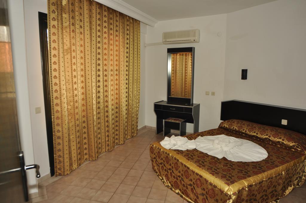 Hotel Gold Twins Family