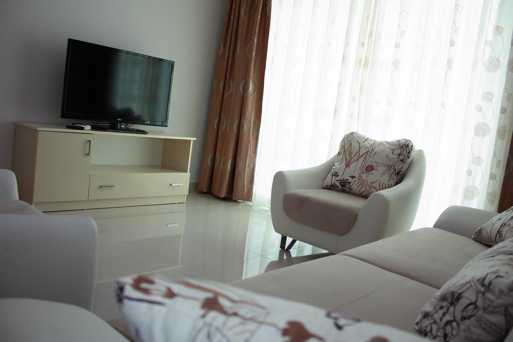 Apartment Family In Azura Park