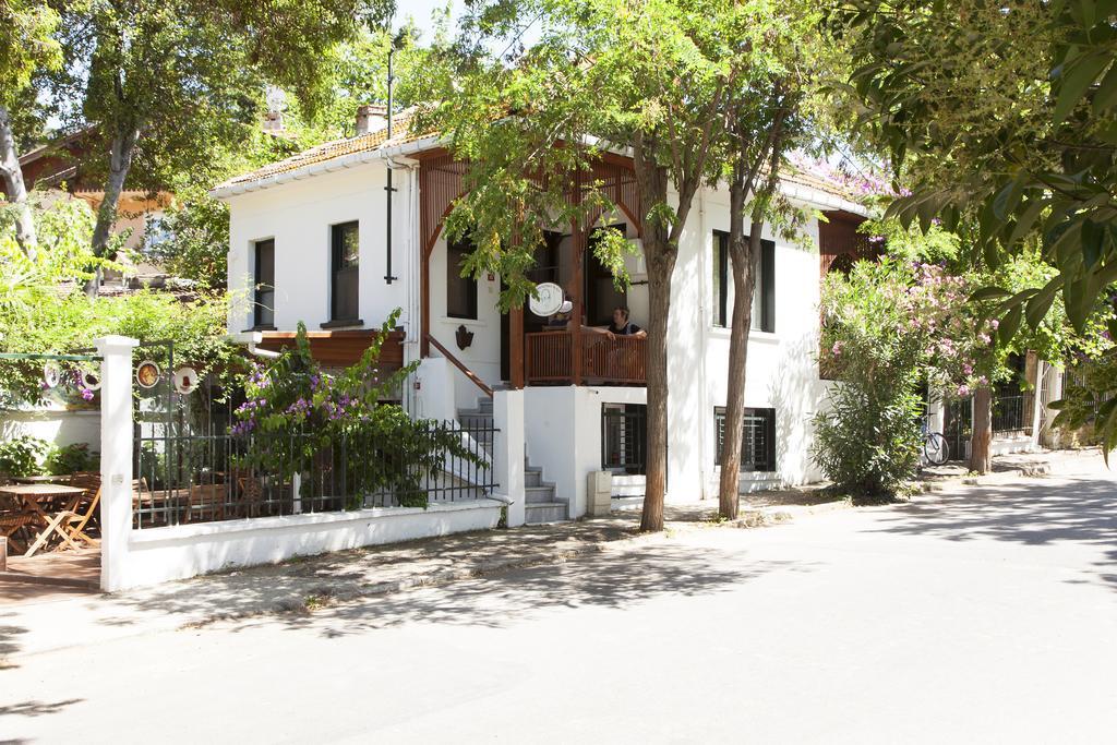 Orhan Kutbayin Evi Adalar