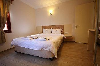 Aparthotel Vira 3*