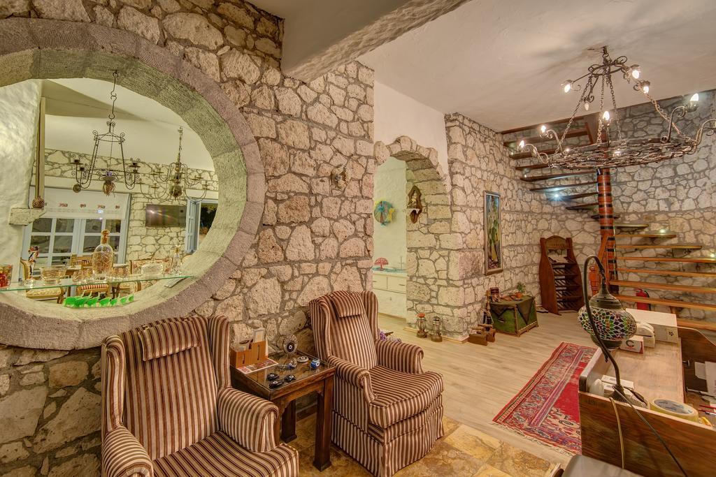 Lale Alacati