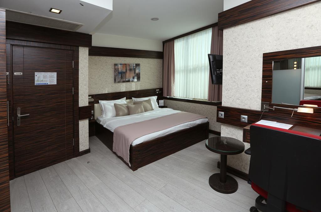 Hotel Wes 4*