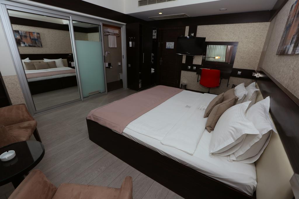 Hotel Wes 4*