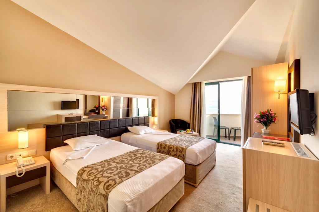 Hotel Golden Lotus 4*