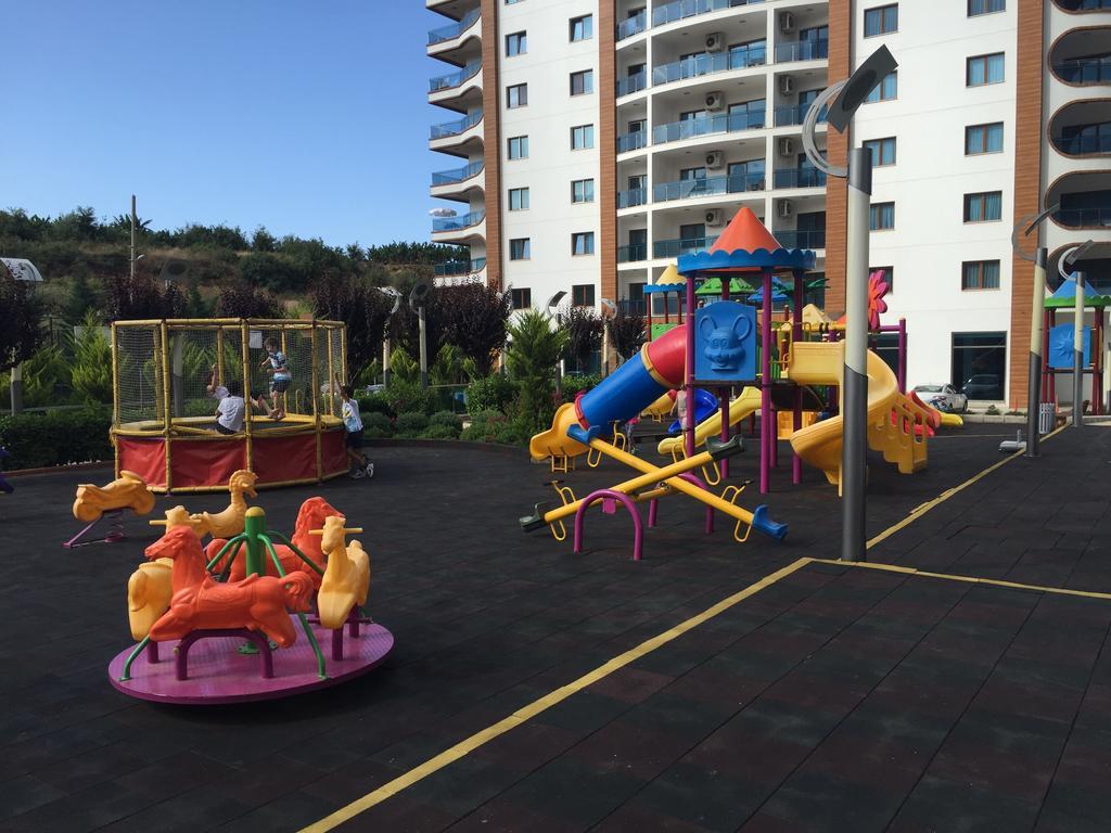 Family In Azura Park Mahmutlar