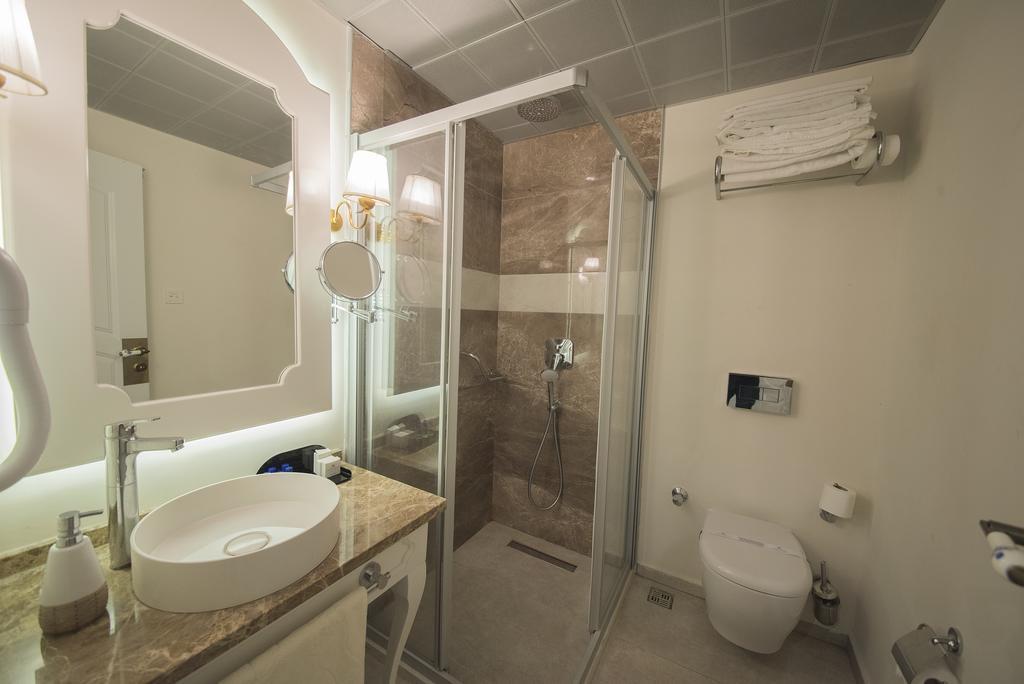 Hotel Montebello Deluxe 3*