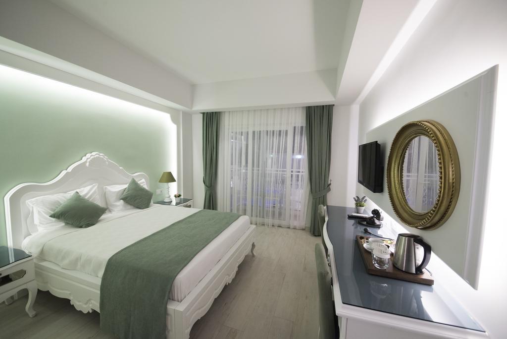 Hotel Montebello Deluxe 3*