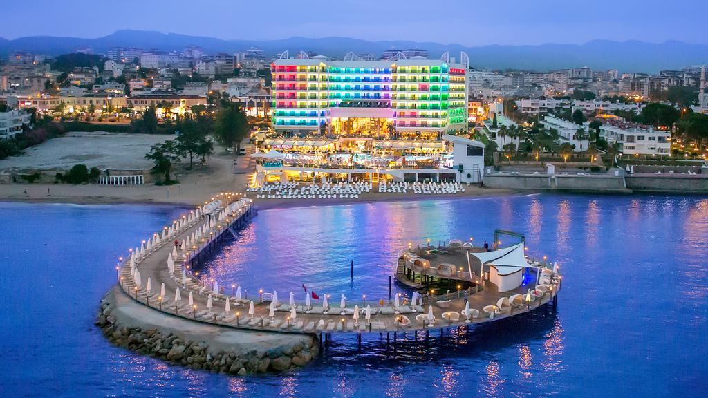 Hotel Azura Deluxe &