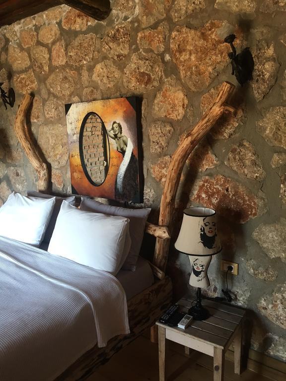 Hotel Prima Donna - Couples Only