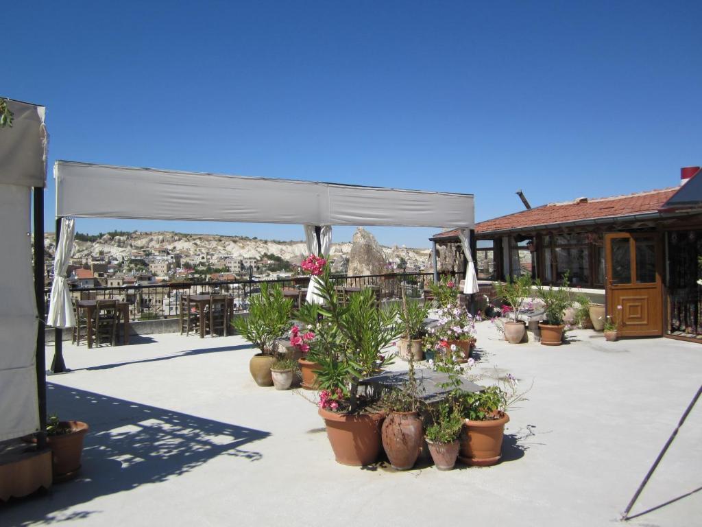 Arch Hotel