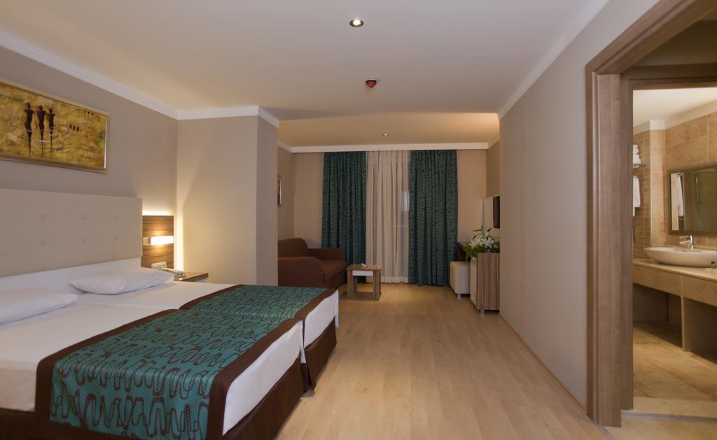 Hotel Riviera & 4*