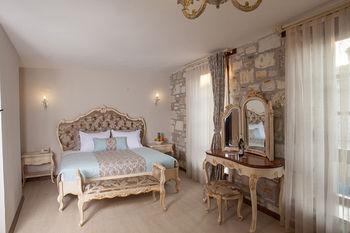 Hotel La Petra - Special Class Yenifoca