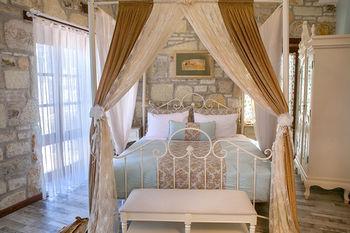 Hotel La Petra - Special Class Yenifoca