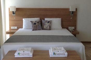 Hotel Rhapsody