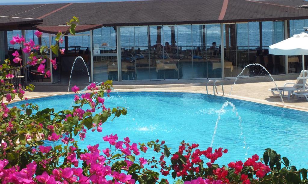 Grand Ada Hotel