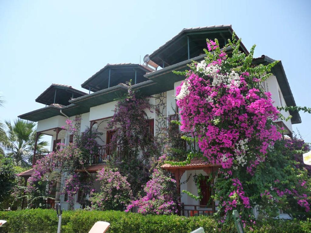 B.c. Alya Aparthotel 2*