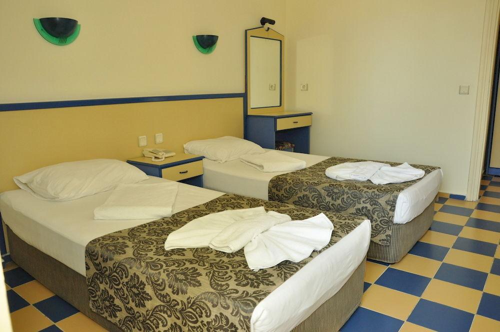 Almera Apart 5*