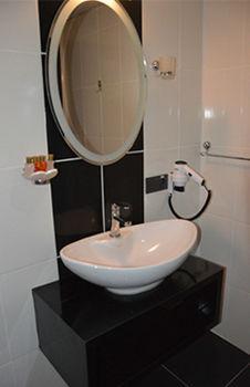 Royal Ramblas Hotel *