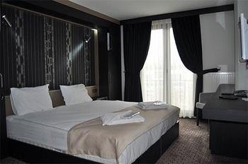 Royal Ramblas Hotel *