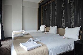 Royal Ramblas Hotel *
