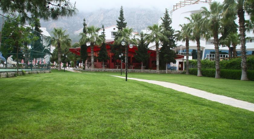 Larissa Mare Resort 4*