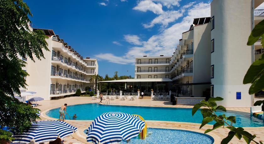 Larissa Blue Resort 3*