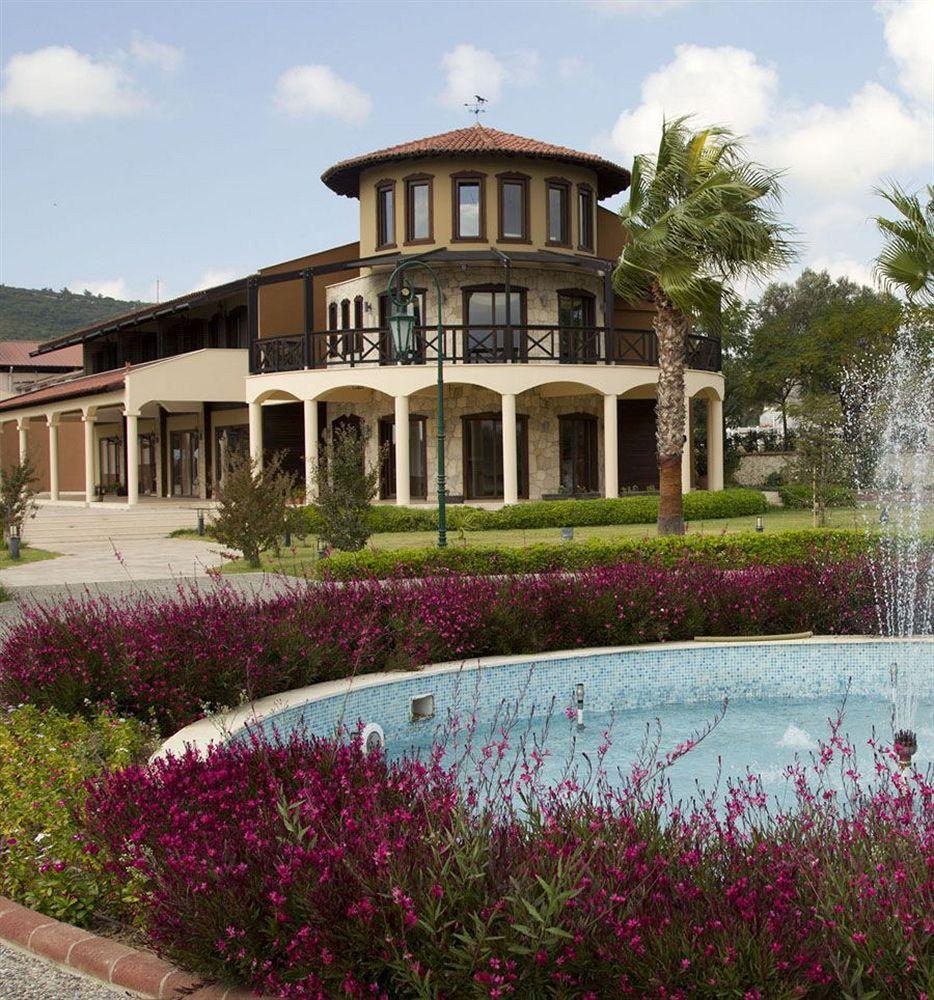Konvoy & The Country Club *