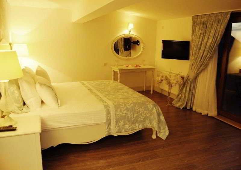 Limani Hotel 2*