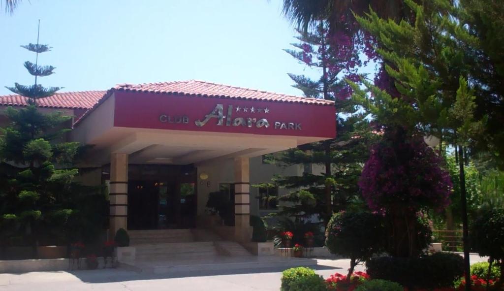 Alara Park 4*