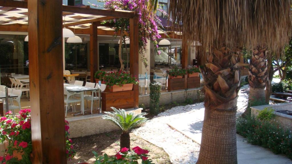 Alara Park 4*
