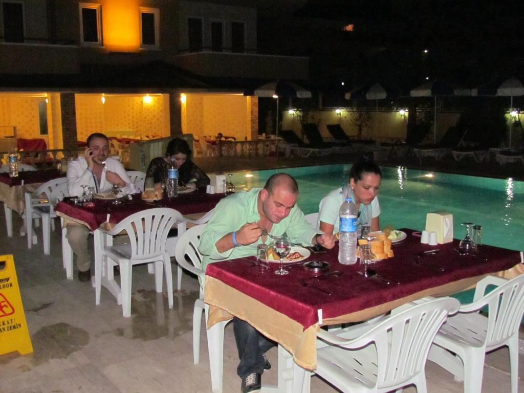Hotel Gold Twins Family 3*