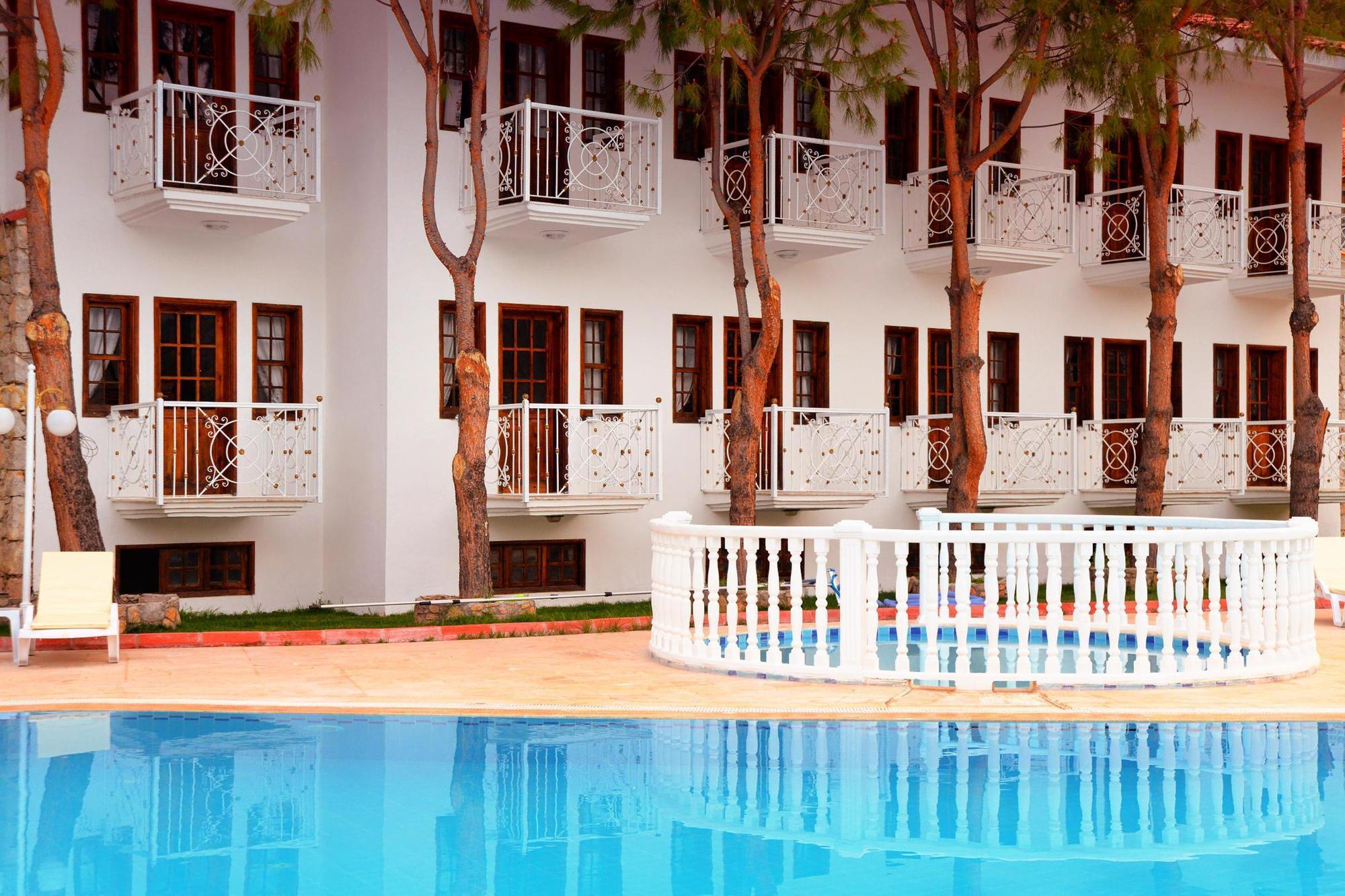 White Hotel 3*