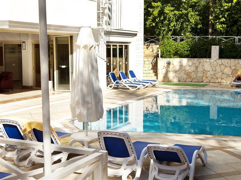 Hotel Adora