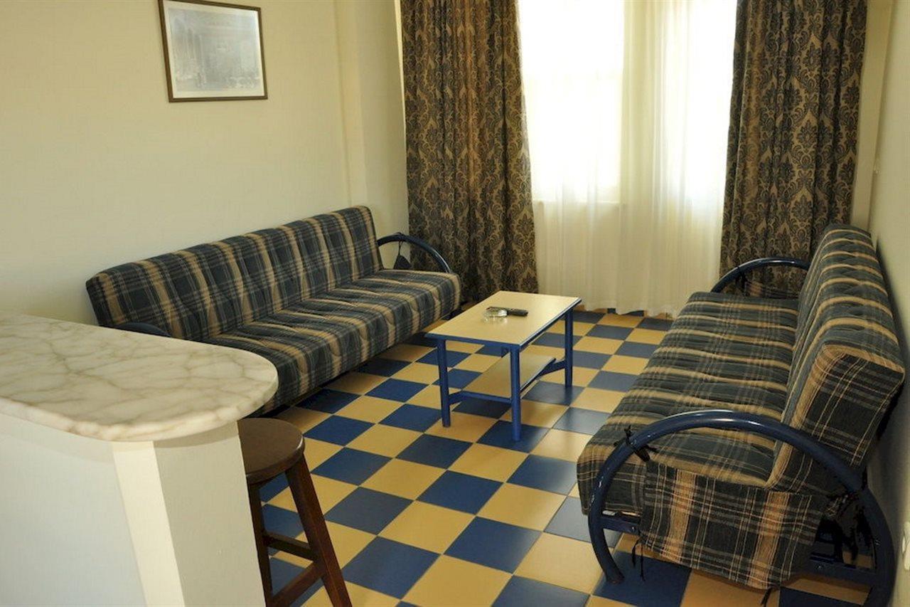 Aparthotel Almera Apart 5*