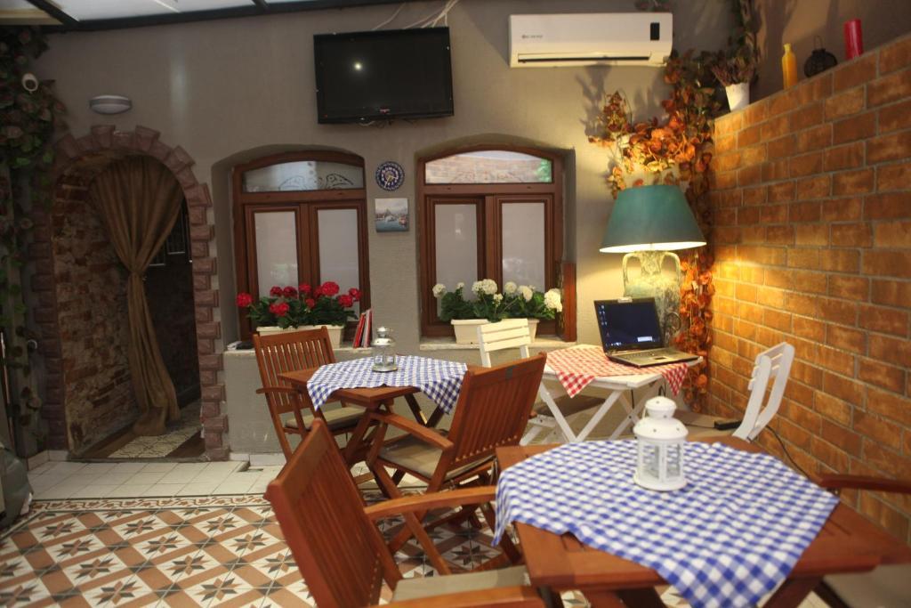 Tom Square Boutique Hotel 2*