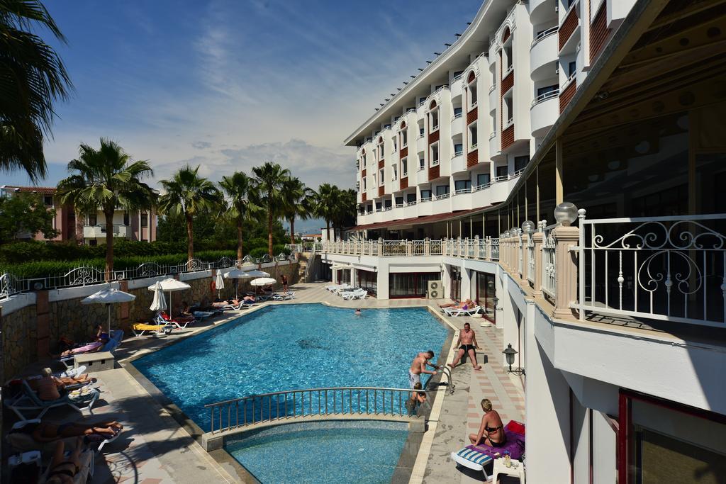 Resort Side Royal Paradise