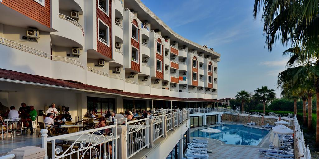 Resort Side Royal Paradise