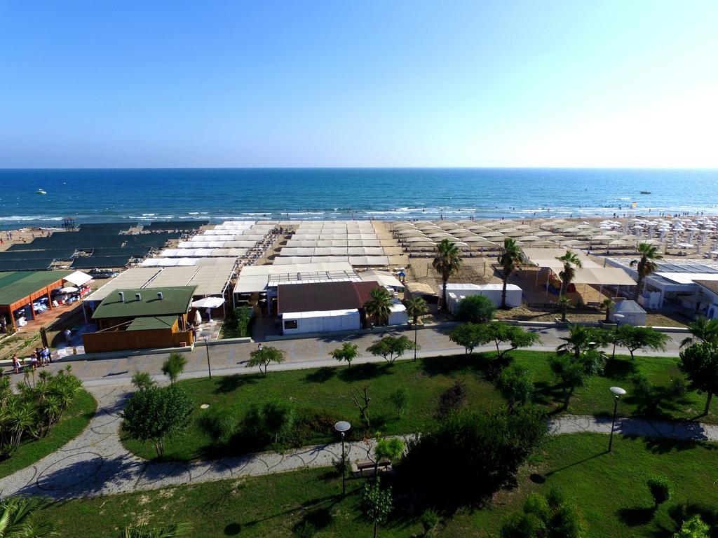 Resort Side Royal Paradise