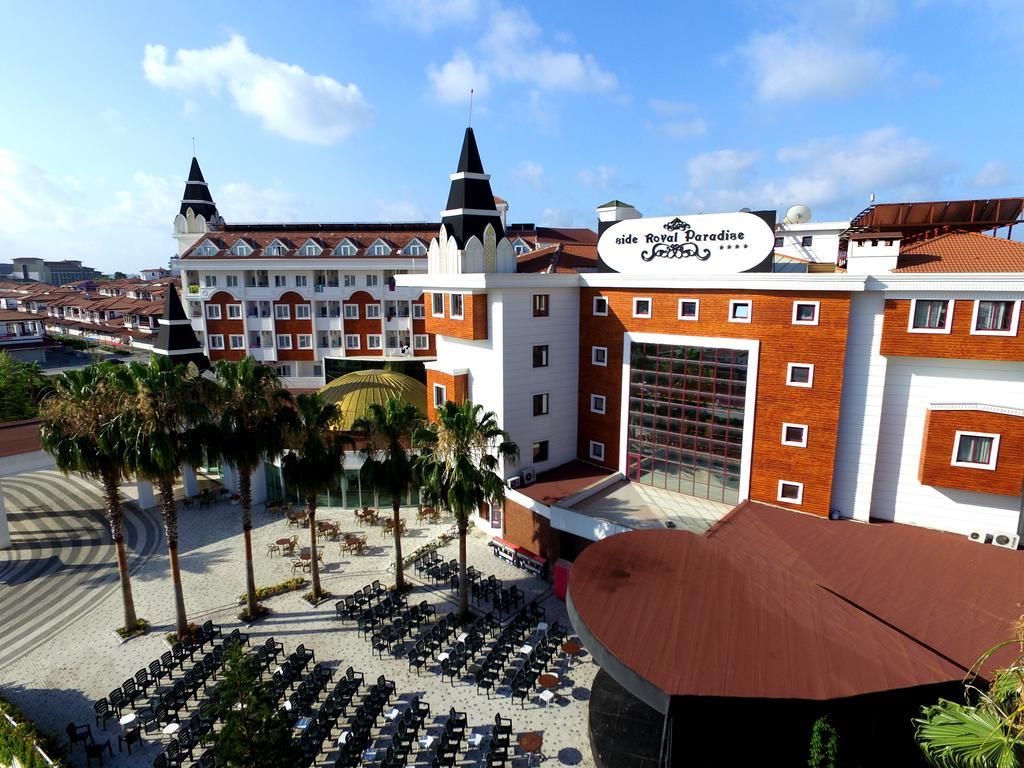 Resort Side Royal Paradise