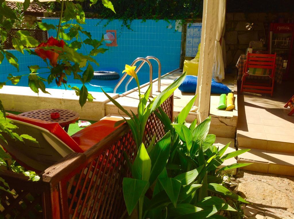 Hotel Tuana Side