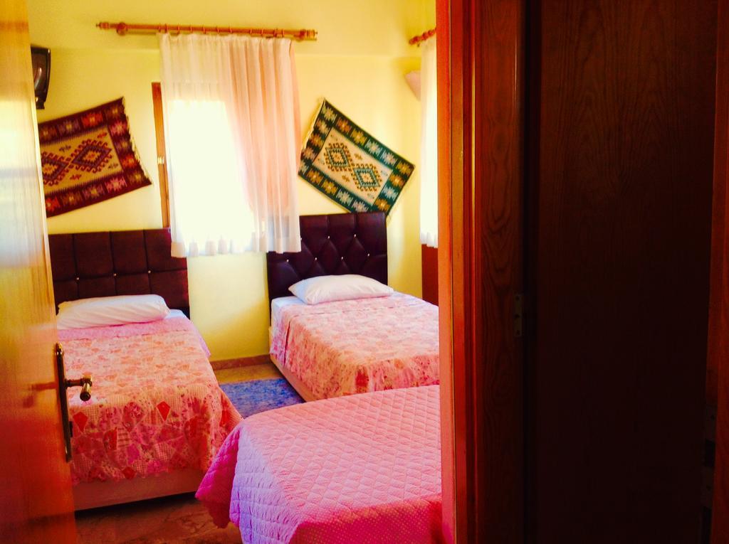 Hotel Tuana Side
