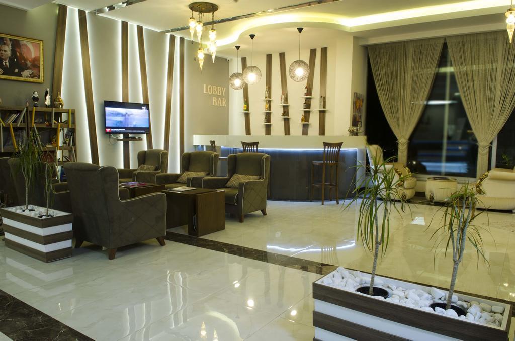 Lavin & Hotel 4*