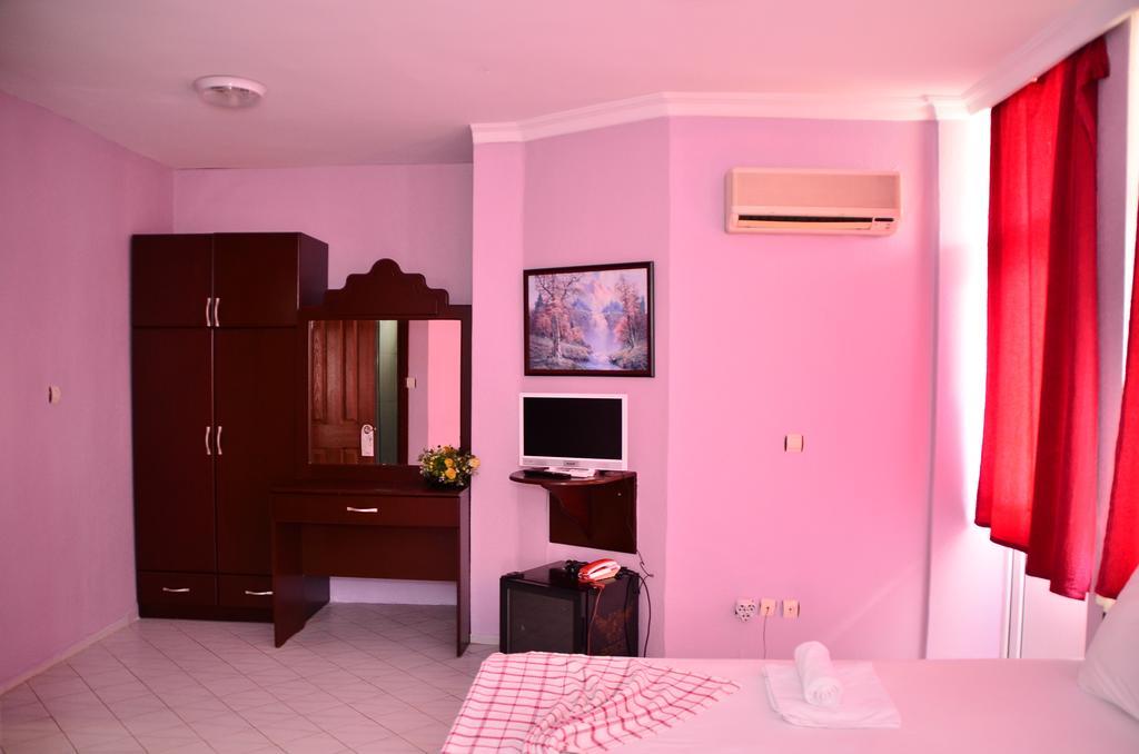 Hotel Golden Rock