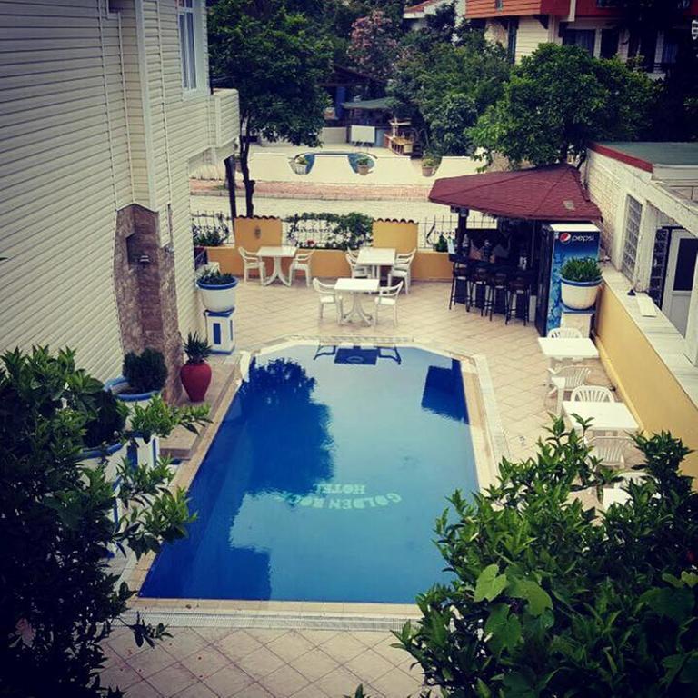 Hotel Golden Rock *