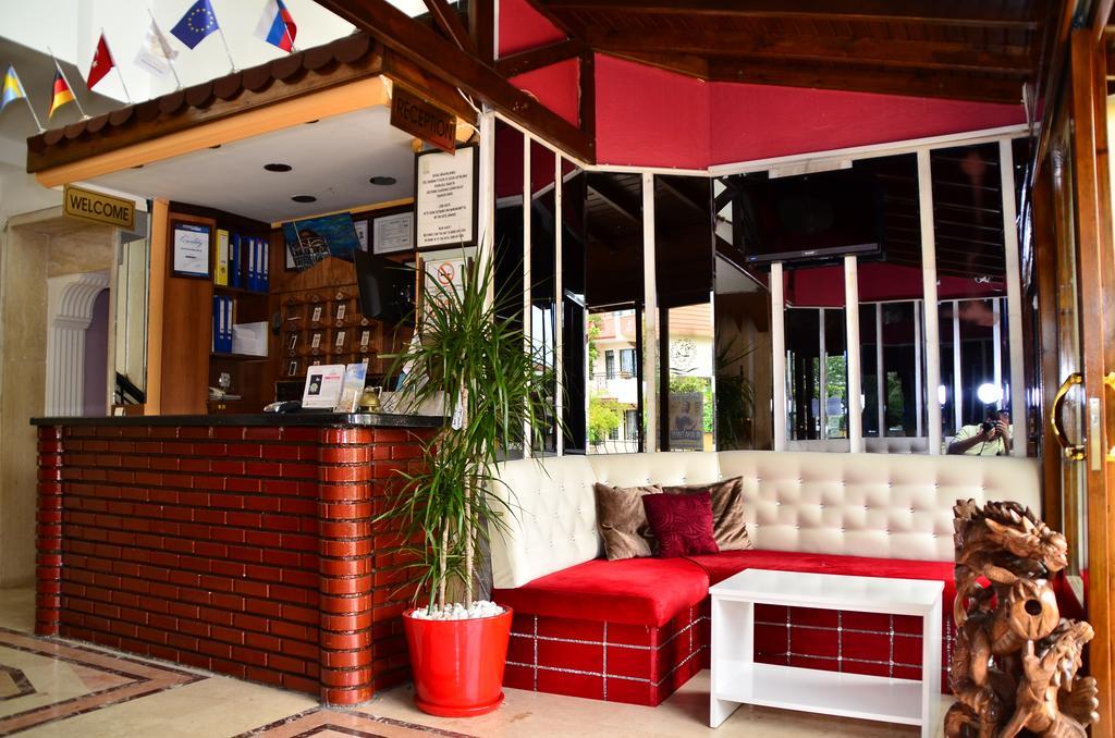 Hotel Golden Rock *