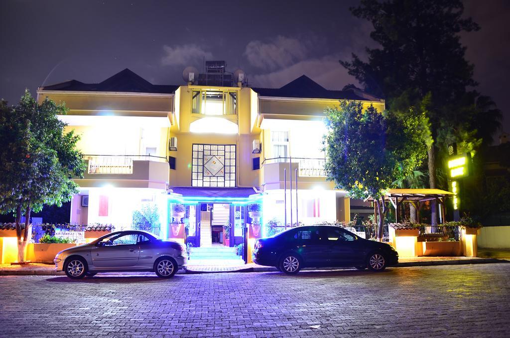 Hotel Golden Rock